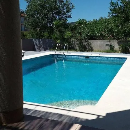 Apartment Dona -two Bedroom With Shared Swimming Pool
